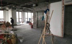 深圳裝修公司-康藍(lán)建設(shè)案例，走進(jìn)建活貿(mào)易裝修現(xiàn)場(chǎng)